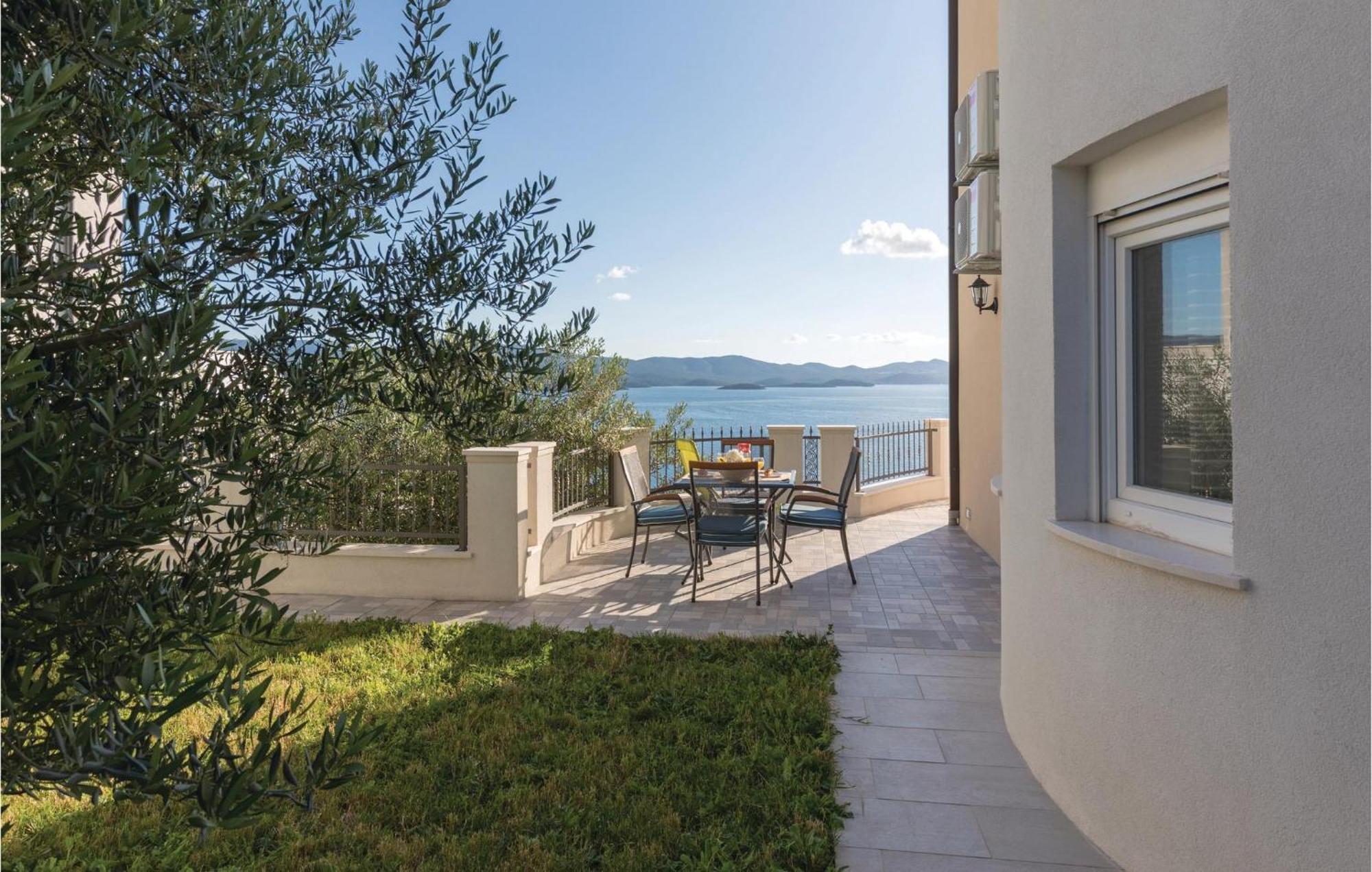 1 Bedroom Lovely Apartment In Komarna Klek Exterior photo