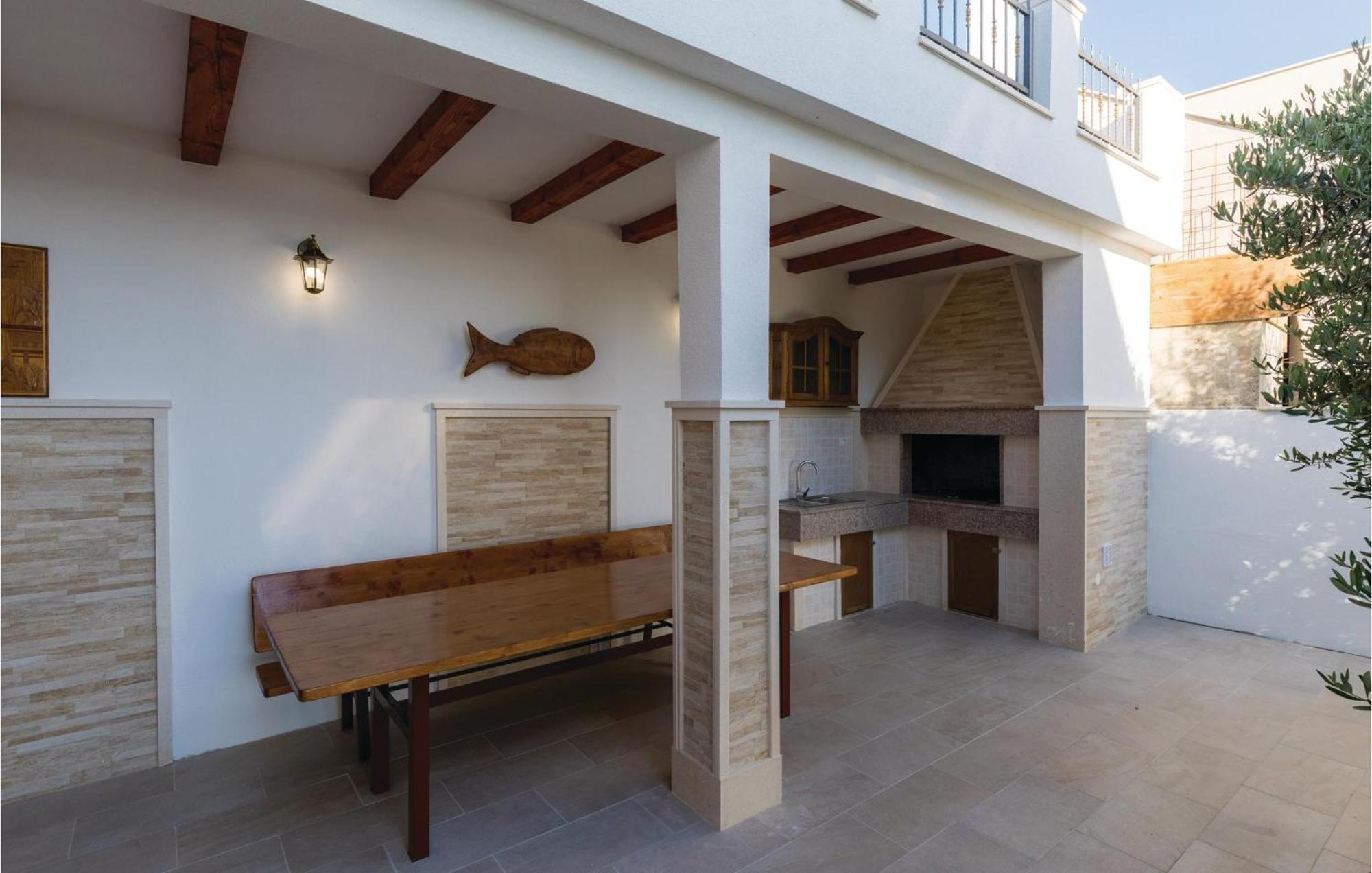 1 Bedroom Lovely Apartment In Komarna Klek Exterior photo